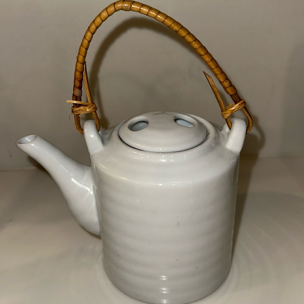 STARBUCKS Vintage Ribbed Porcelain Teapot with Lid